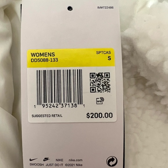 Nike Women’s Loose Fit Sherpa White Coat - Picture 14 of 16